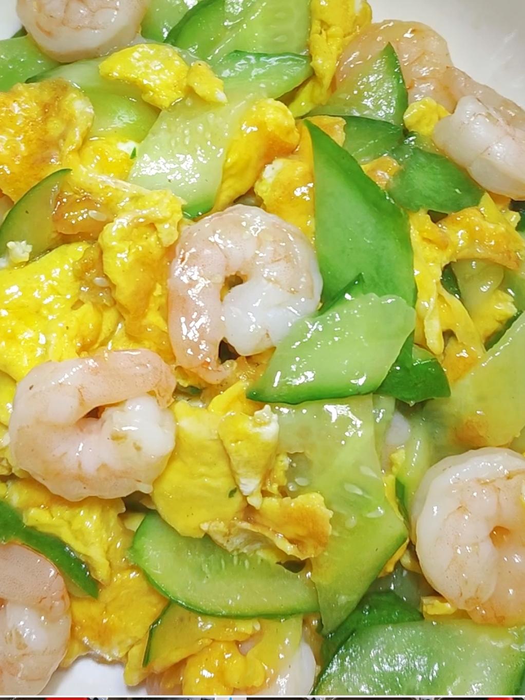 Easy Shrimp, Cucumber, and Egg Stir-fry (黄瓜虾仁炒鸡蛋)