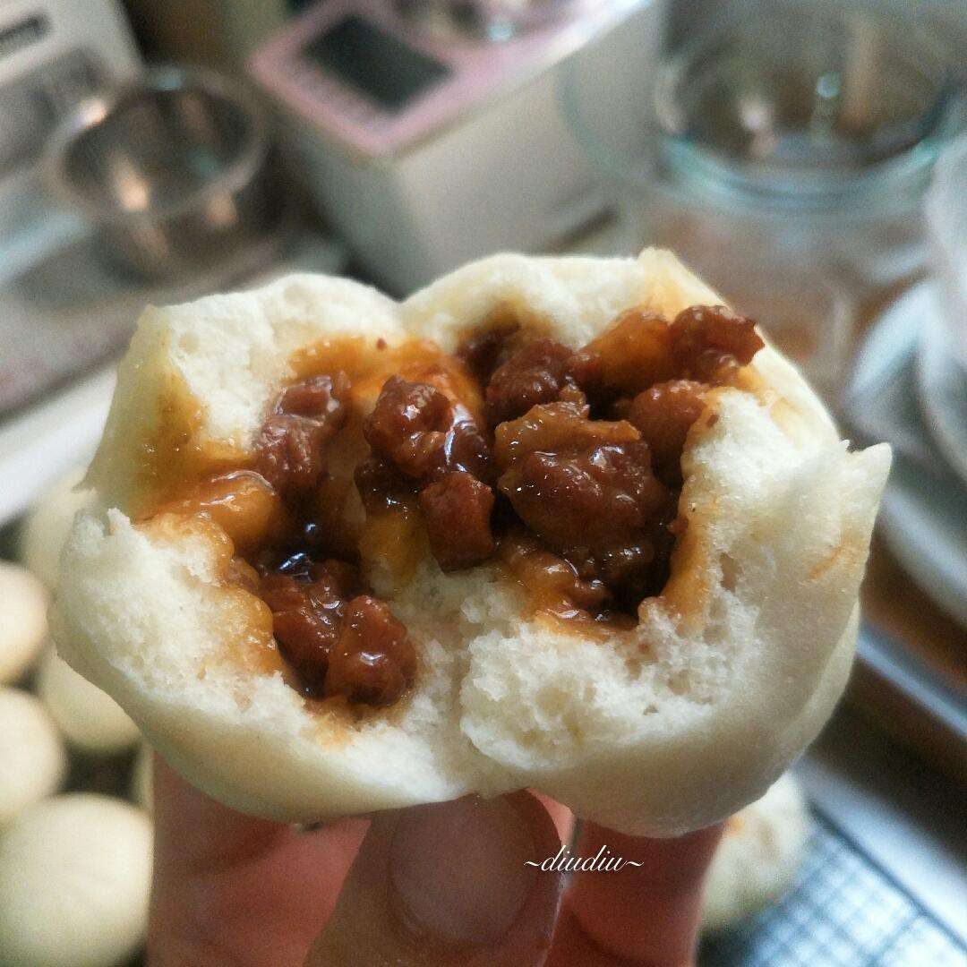 Homestyle Steamed BBQ Pork Buns (Char Siu Bao / 叉烧包)
