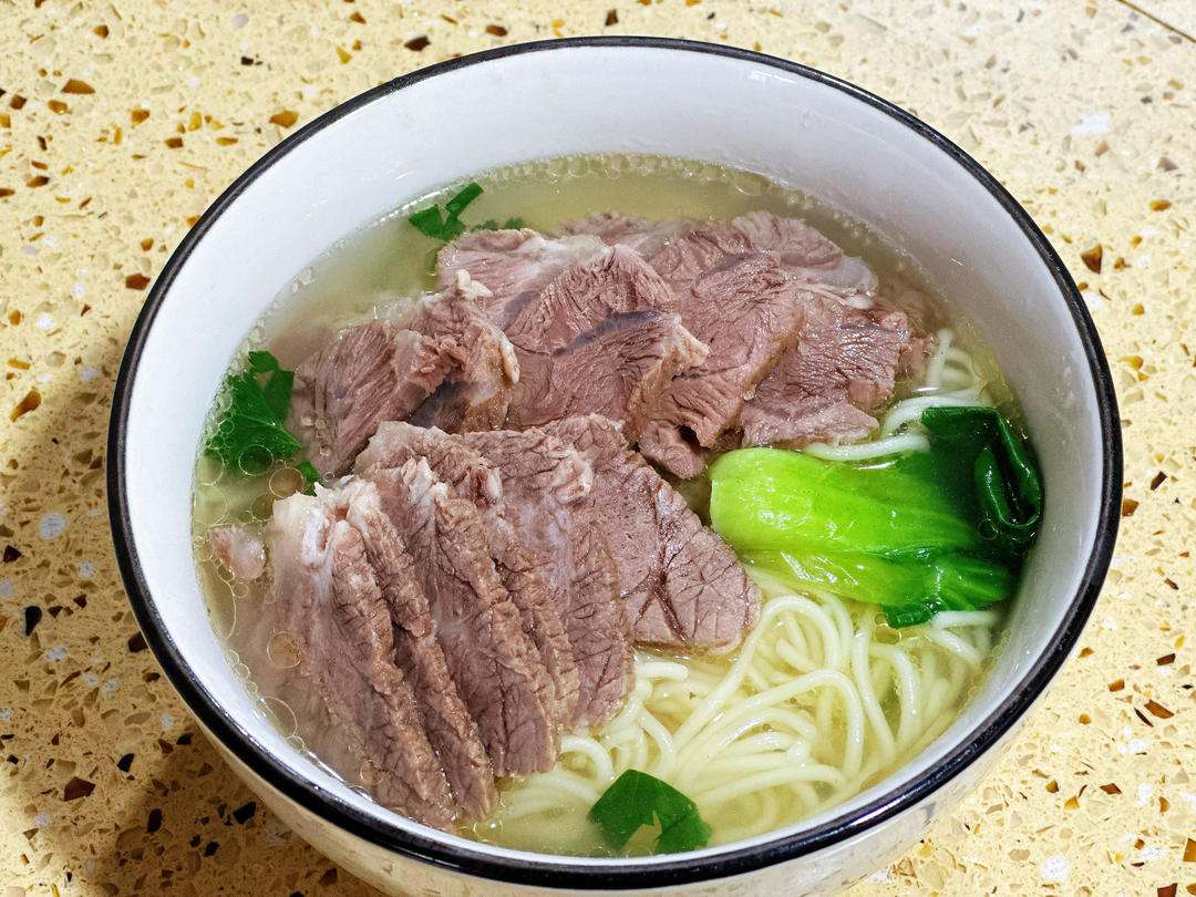 Simple Clear Beef Noodle Soup