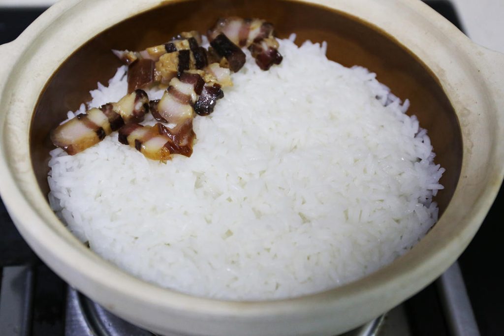 Authentic Cantonese Clay Pot Rice (Bao Zai Fan) - Woks of Love