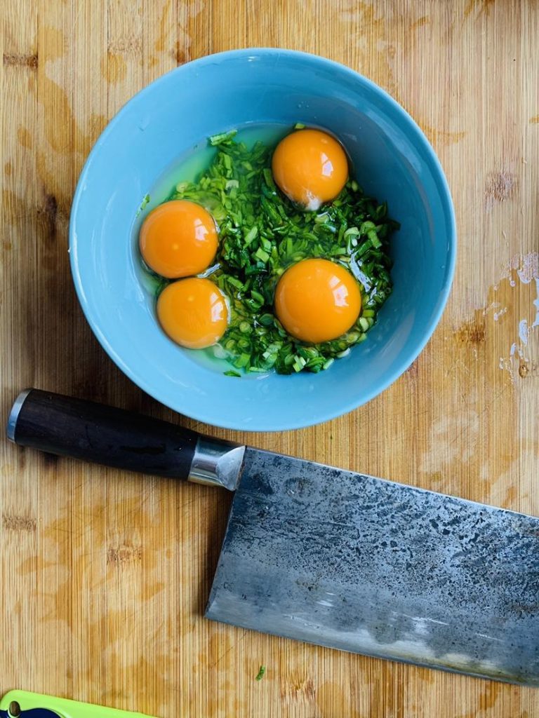 Place the 120g of chopped chives into a medium bowl.