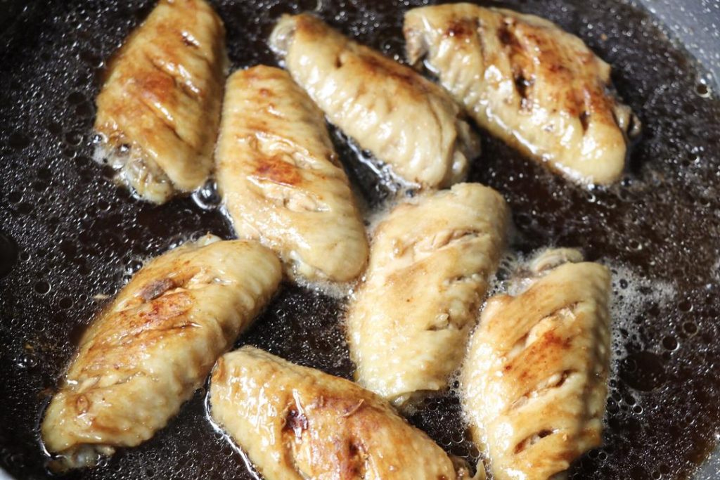 Bring the sauce to a boil, then reduce the heat to medium-low, cover the pan with a lid, and let it simmer (braise) for 15-20 minutes.