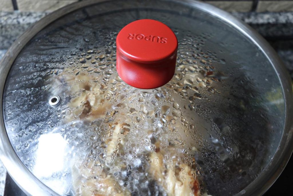 Bring the sauce to a boil, then reduce the heat to medium-low, cover the pan with a lid, and let it simmer (braise) for 15-20 minutes.