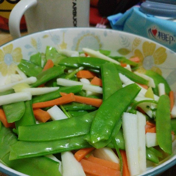 Crisp Stir-fried Snow Peas and Chinese Yam