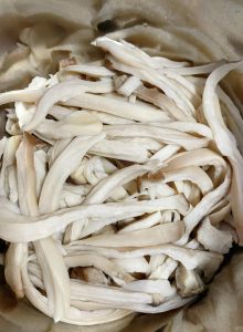 Add the mushroom strips and blanch for 3 minutes.