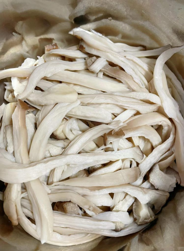 Add the mushroom strips and blanch for 3 minutes.