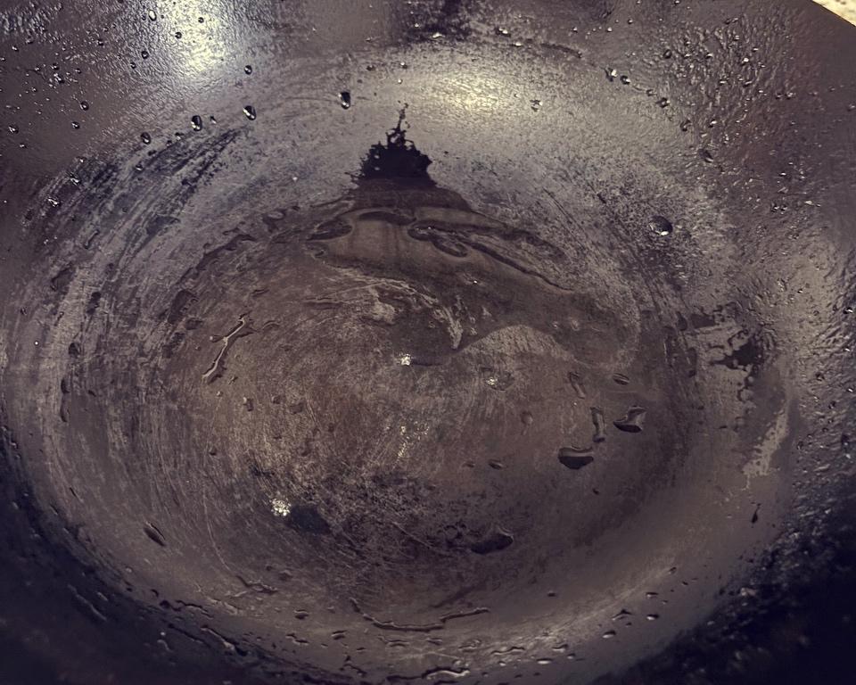 Add 3 tbsp of oil to the wok
