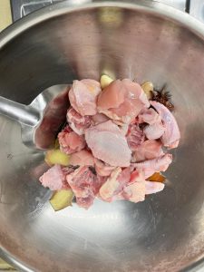 Add the dry chicken pieces to the pot. Stir-fry for 3-4 minutes