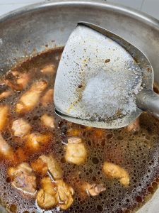 nce boiling, reduce the heat to a medium-low simmer.