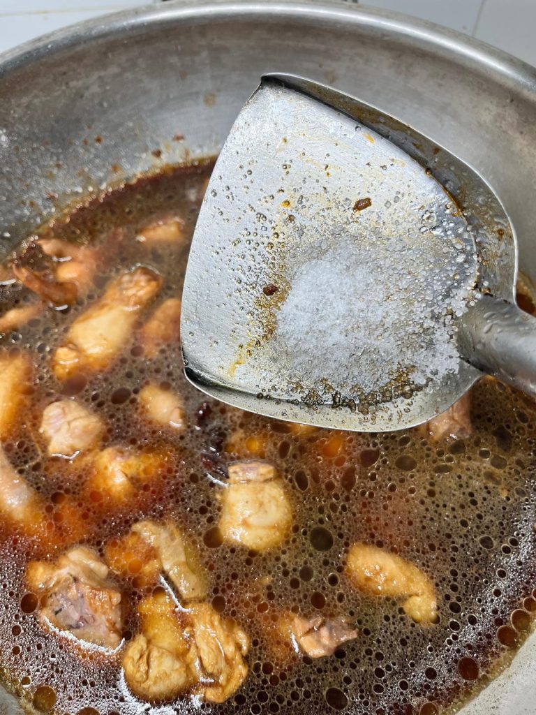 nce boiling, reduce the heat to a medium-low simmer.