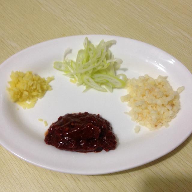Prepare aromatics and sauce