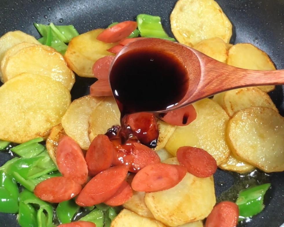 Add the cooked ham and potatoes back into the center