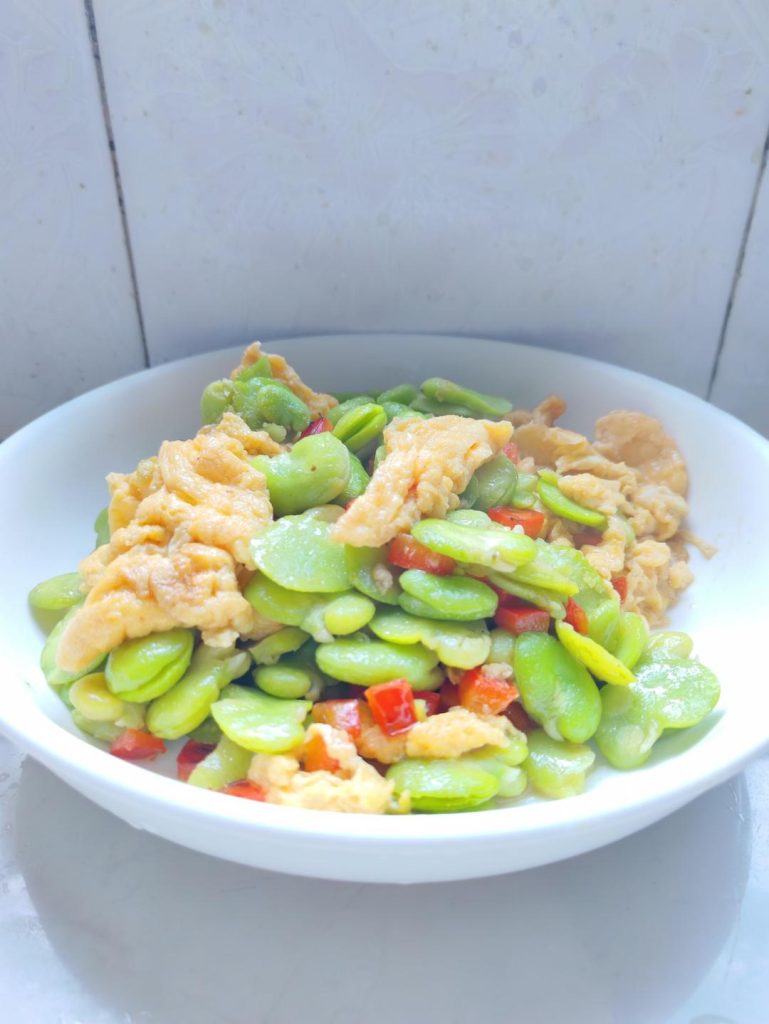 Stir-Fried Fava Beans with Eggs