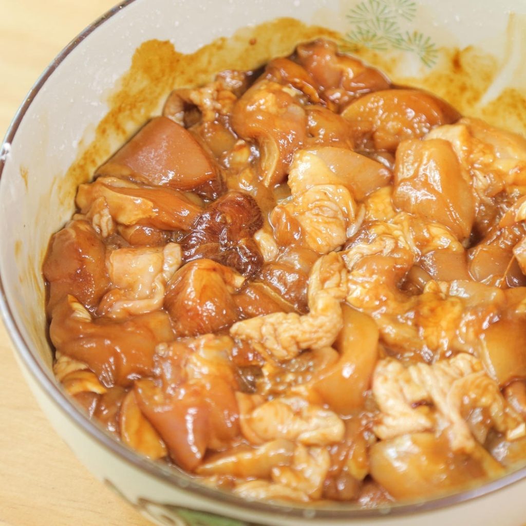 Marinate (The Velveting Step)