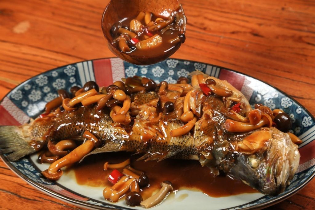 Braised Fish with Mushrooms