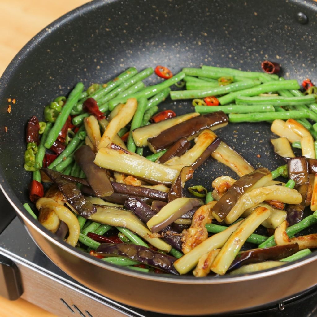 Return the eggplant to the pan