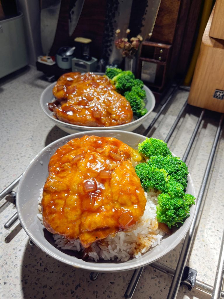 Chinese Pan-Fried Pork Chops with Rice