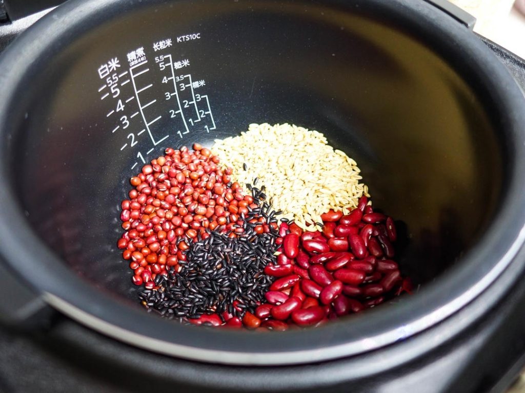 Drain the soaked red beans and kidney beans. Rinse the black rice and oats. Place all these solid ingredients into your cooking vessel of choice (Rice Cooker, Electric Pressure Cooker, or Pot).