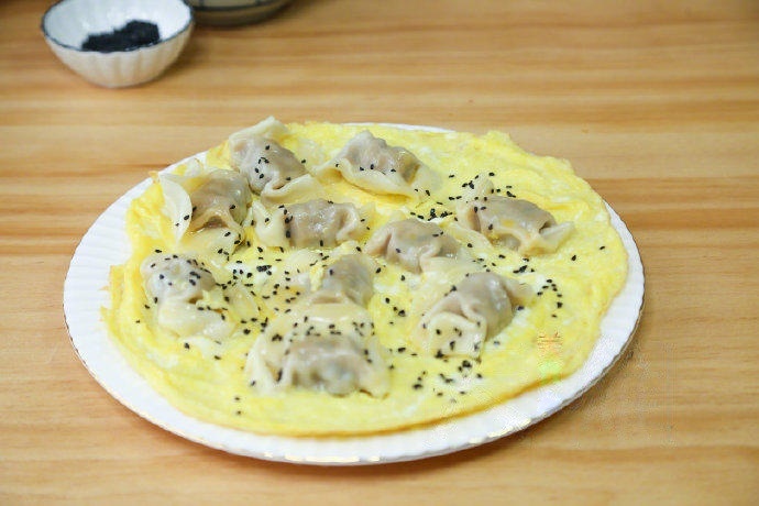 Crispy Egg Skirt Dumplings (Jidan Bao Jiaozi)