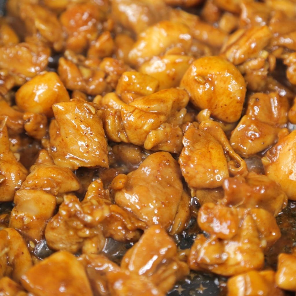 The Final Toss Add the cooked chicken back into the wok with the garlic. Toss quickly to combine.