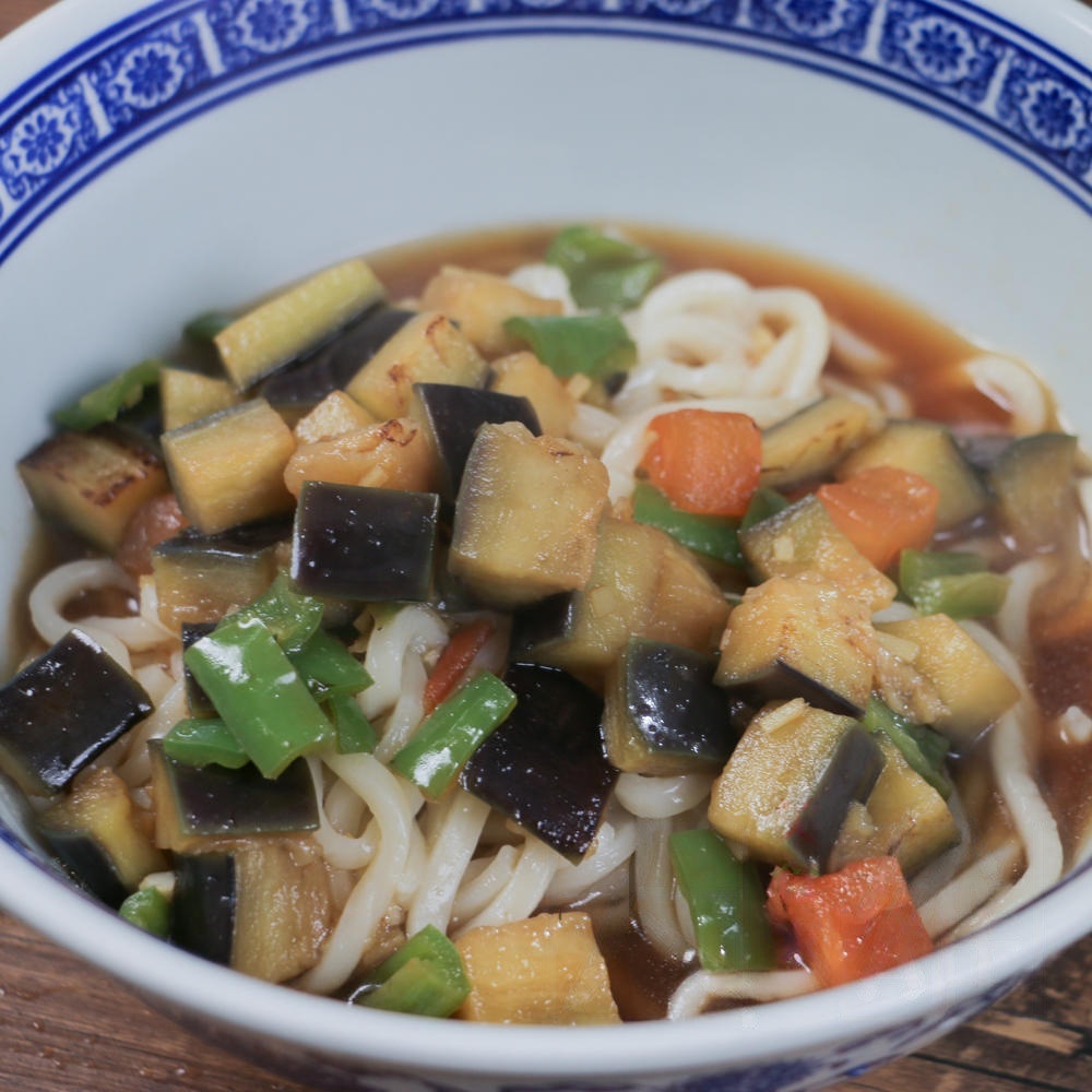Drain the noodles and transfer them to serving bowls.