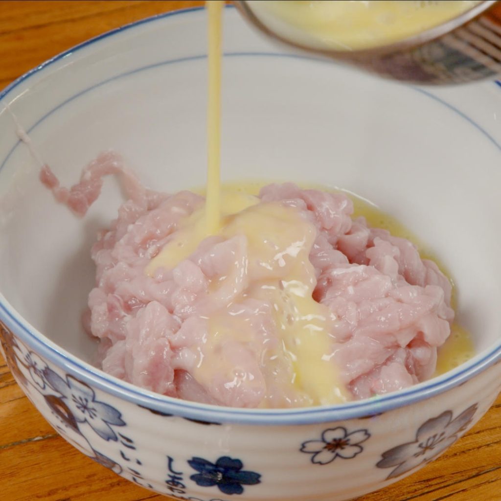 Marinate the Pork (Velveting)