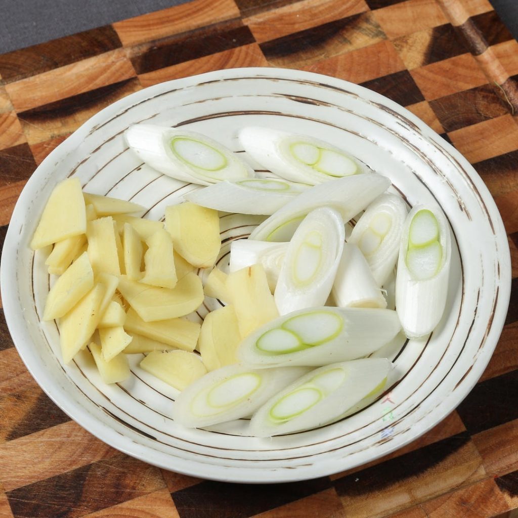 Prepare Ginger-Scallion Water