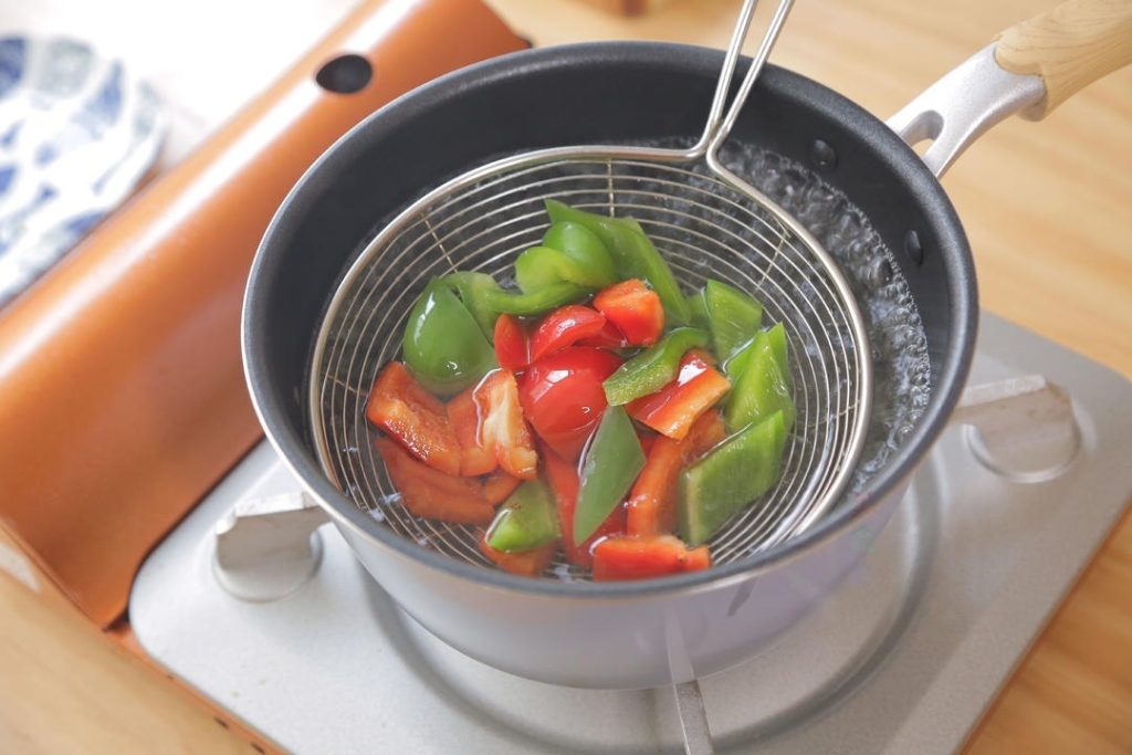 add the green and red peppers and blanch for another 30 seconds.