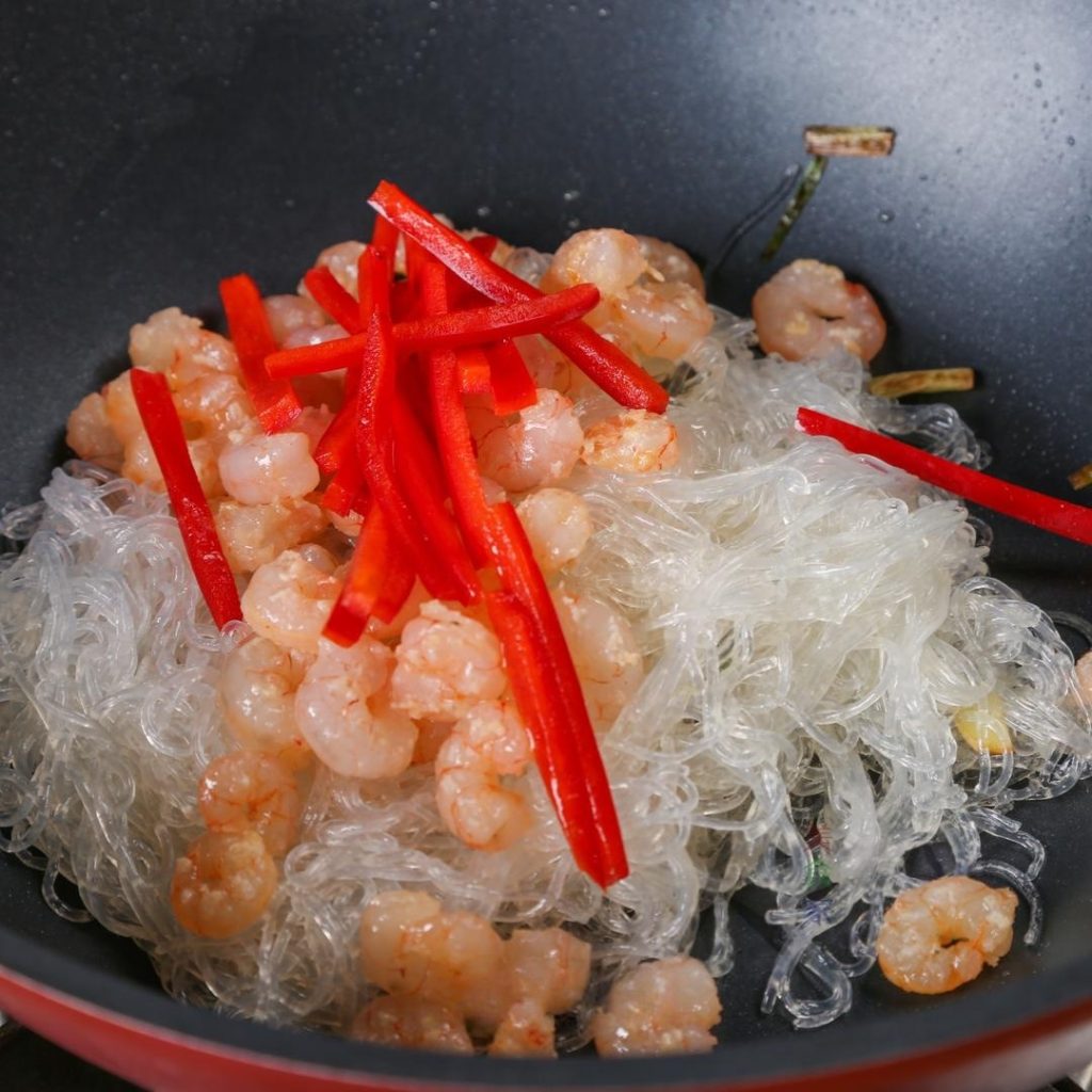 Return the cooked shrimp to the pan. Add the bell pepper strips.