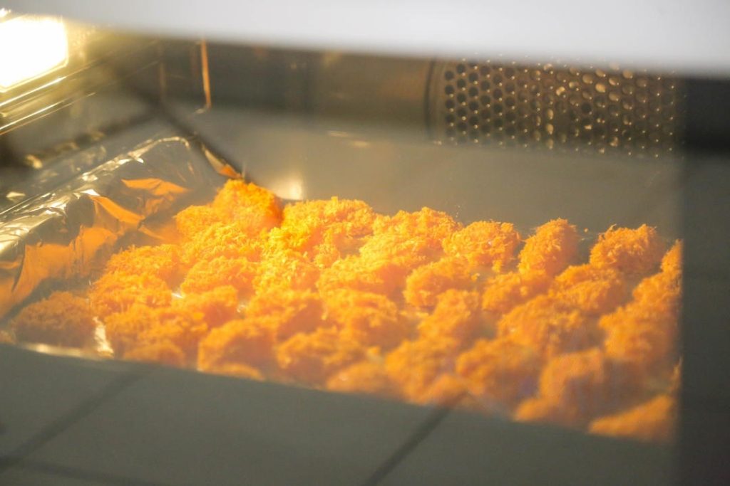 Bake Place the tray in the preheated oven (middle rack) at 350°F (180°C). Bake for 20 minutes.