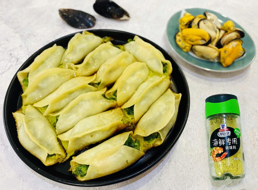 Pan-Fried Mussel and Chive Potstickers (Haihong Guo Tie)
