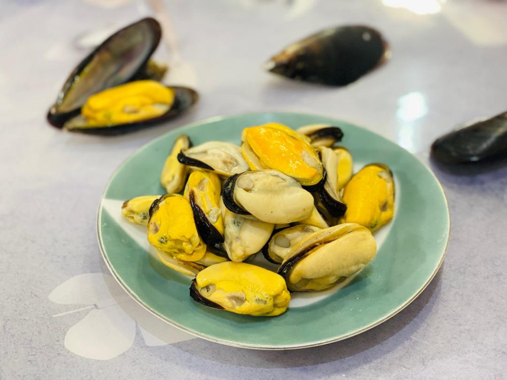 Prepare the Mussels