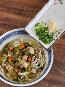 Top immediately with the chopped scallions and the raw minced garlic. Stir well and enjoy while piping hot!