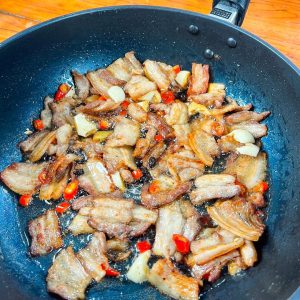 Aromatics Add the fermented black beans, sliced ginger, garlic, bird eye chilies, and 1/2 tablespoon of dark soy sauce.