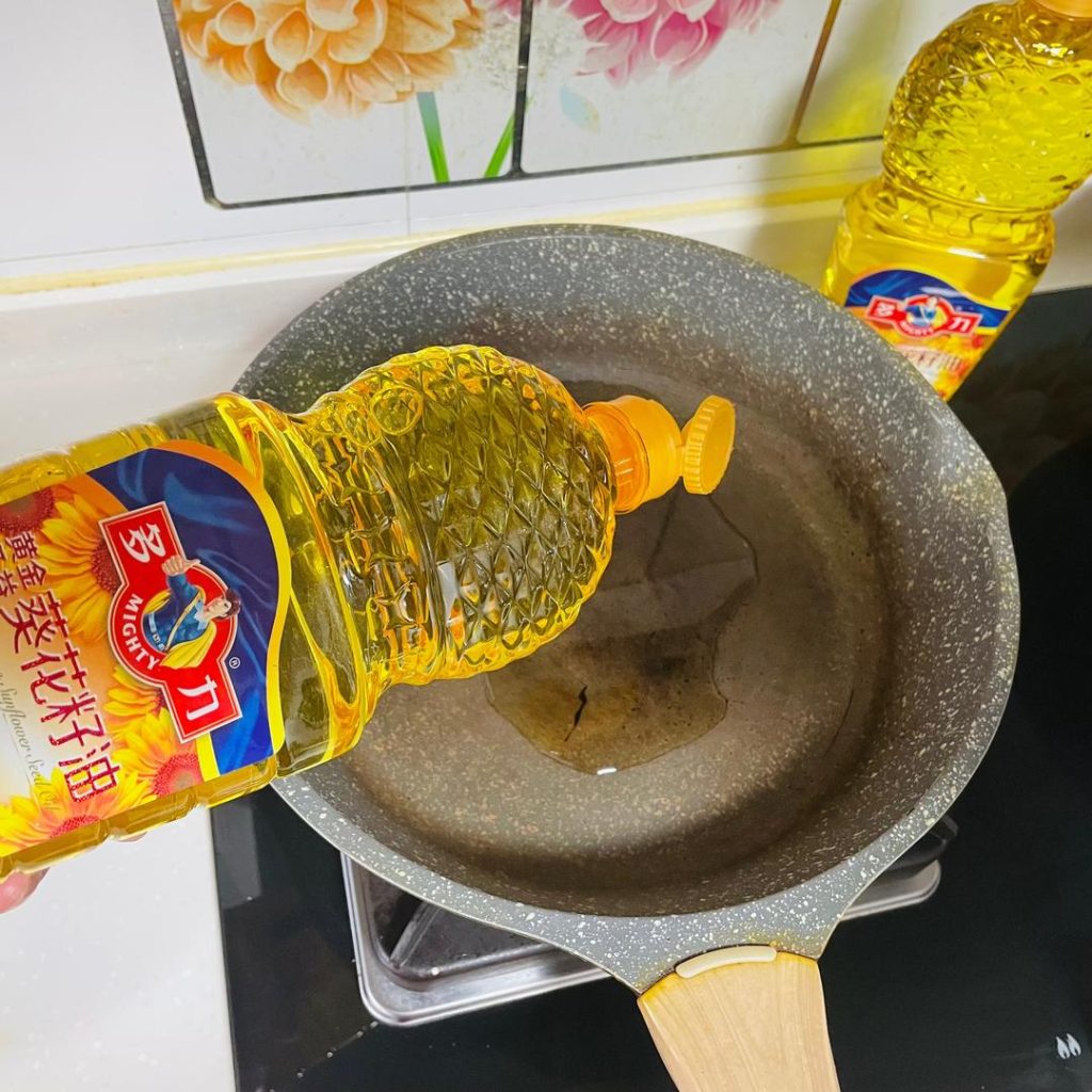 Pan-Fry and Steam (The "Crispy Skirt" Method)