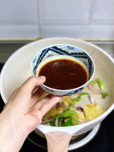 Make the "Bowl Sauce" (Wan Zhi)