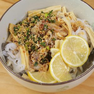 Pour the dressing over the drained mushrooms, konjac, and yuba. Add the lemon slices and fresh chili peppers. Toss everything together until well coated.