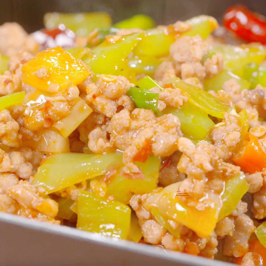 Stir-Fried Minced Pork with Chili Peppers