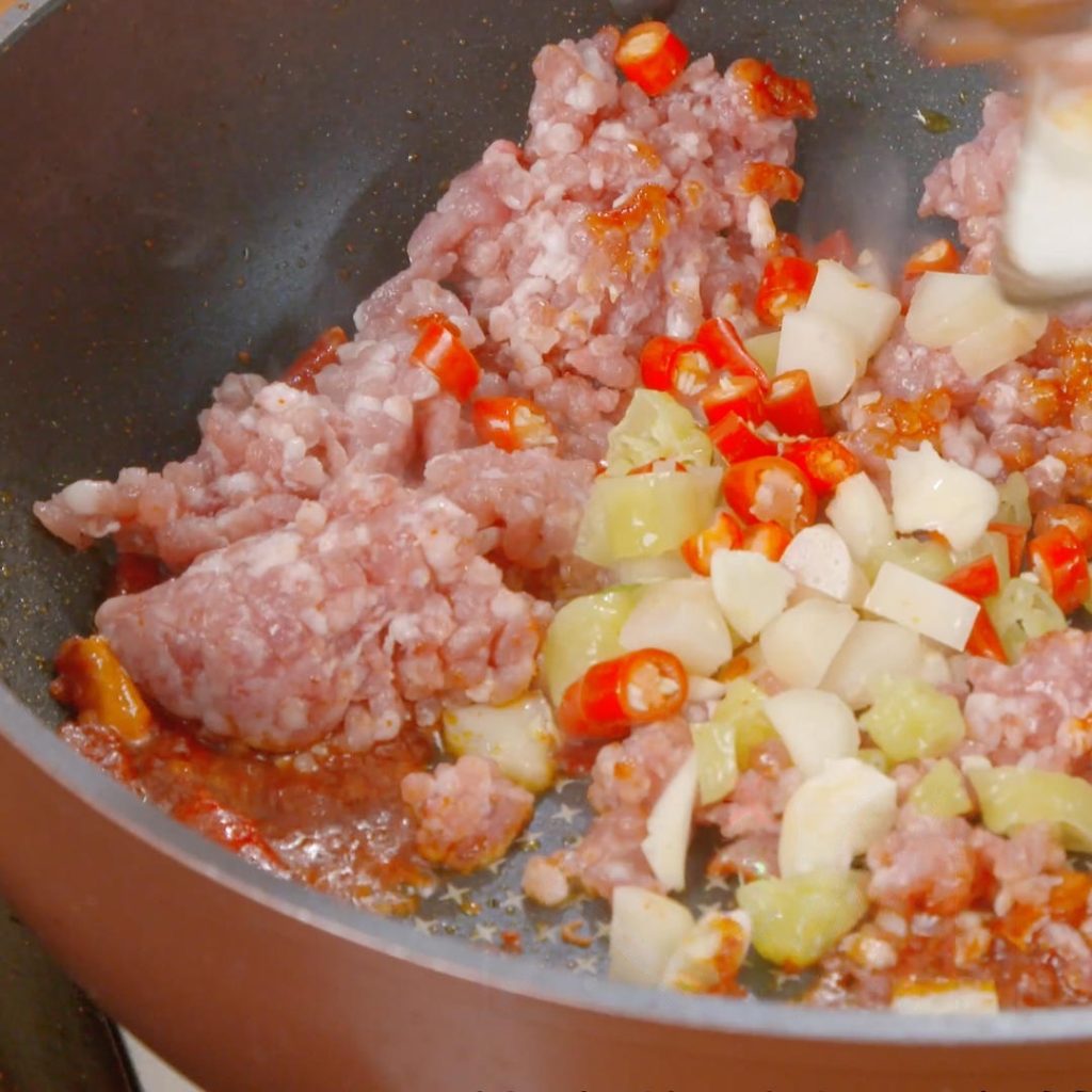 Cook the Meat And Add Aromatics