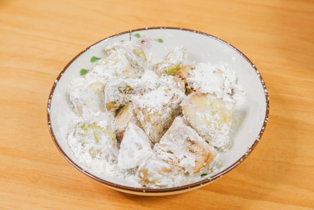 Coat: Carefully remove the bowl (it will be hot!). Sprinkle dry cornstarch over the eggplant and toss to coat evenly.