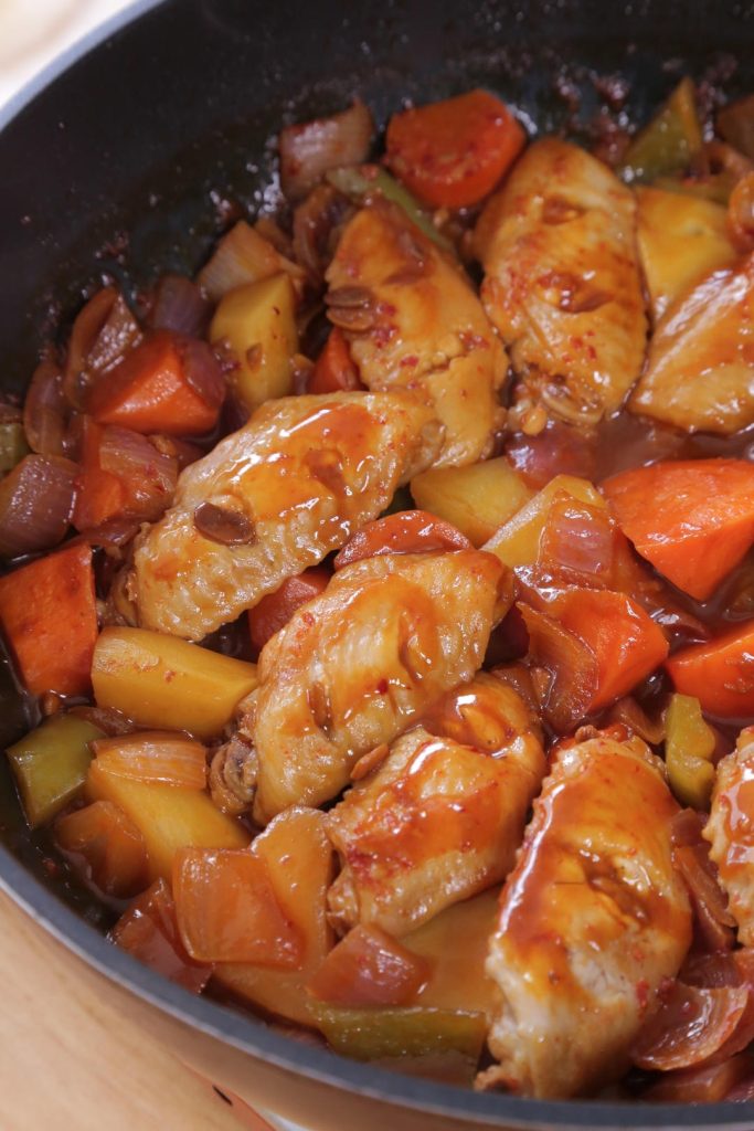 Three Sauce Simmer Pot with Chicken Wings