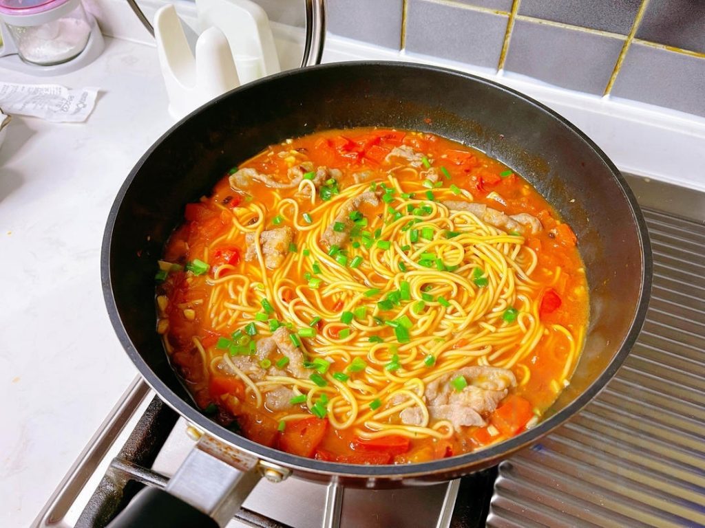 A 15-minute comfort food miracle: Thinly sliced fatty beef and wheat noodles swimming in a rich, tangy tomato broth. It’s the ultimate winter warmer.