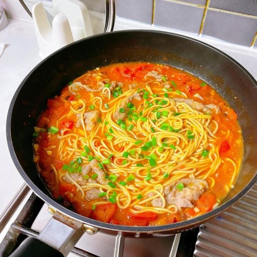 A 15-minute comfort food miracle: Thinly sliced fatty beef and wheat noodles swimming in a rich, tangy tomato broth. It’s the ultimate winter warmer.