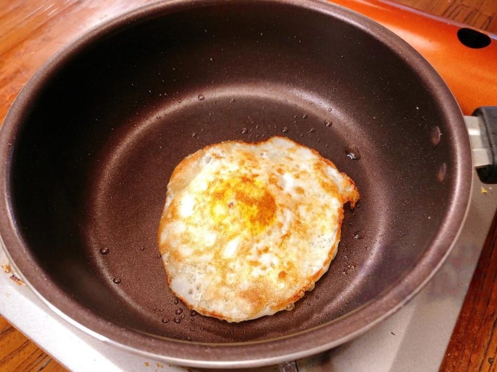 To get a perfect sunny-side-up egg with a cooked top, add a teaspoon of water to the pan and cover with a lid for 30 seconds.