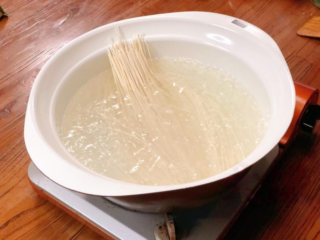 Boil a pot of water. Add your dried fine noodles.