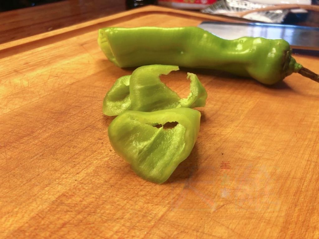 Cut the peppers into bite-sized chunks.