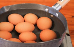 The Initial Boil Place the washed eggs in a pot and add enough cold water to cover them by an inch. Turn the heat to medium. Once the water reaches a boil, set a timer and cook for 10 minutes.