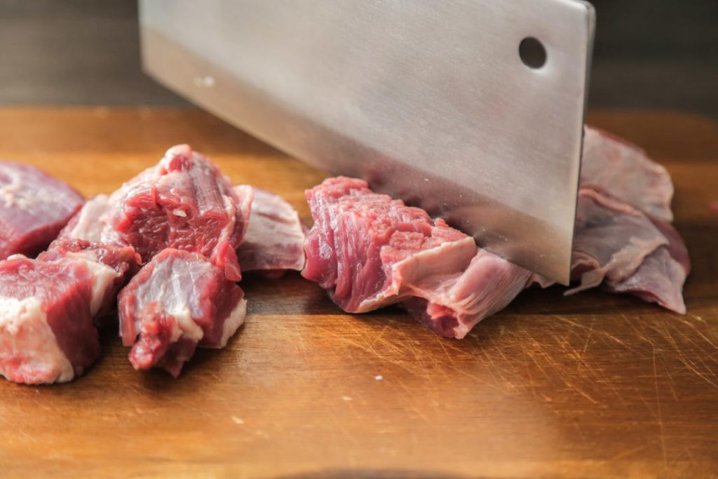 Cut the 1.7 lb (800g) of beef brisket into approximately 1-inch (2cm) cubes. Try to keep them uniform so they cook evenly.