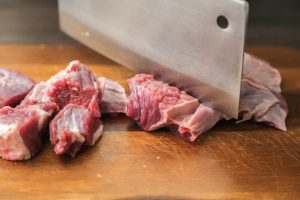 Cut the 1.7 lb (800g) of beef brisket into approximately 1-inch (2cm) cubes. Try to keep them uniform so they cook evenly.