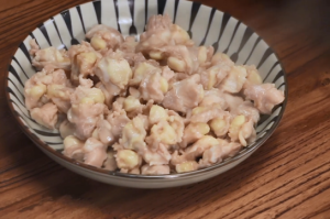 Place the chicken cartilage in a pot of cold water.